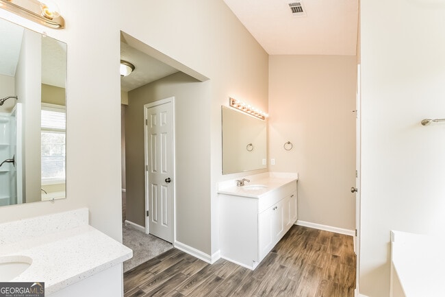 Building Photo - 3644 Walnut Creek Way