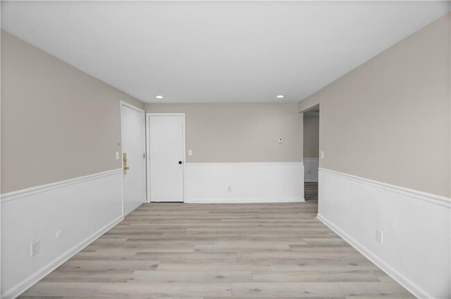 Building Photo - 50 Carnation St