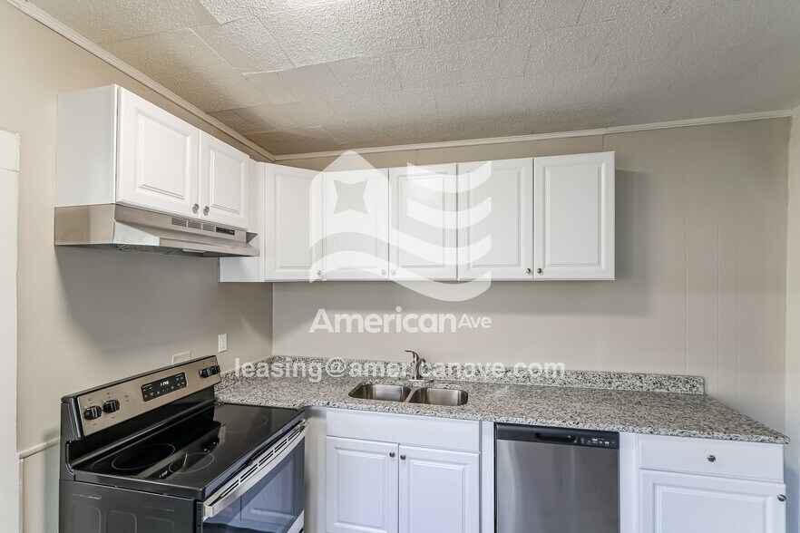 Building Photo - 7110 1st Ave S