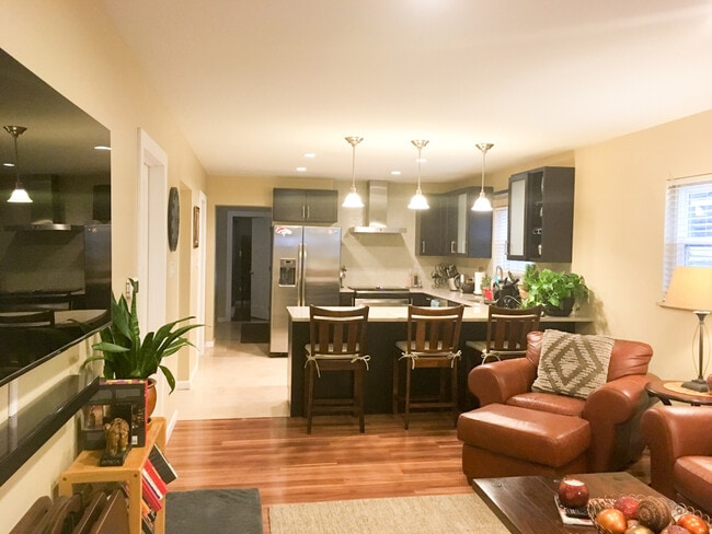 Building Photo - Evolve Real Estate: Fully Remodeled Gorgeous Bungalow in West Wash Park. 2 Bedrooms August 1!