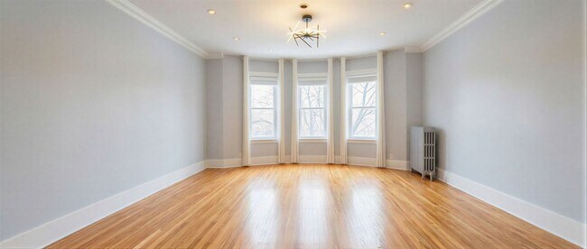 Building Photo - 6049 N Talman Ave