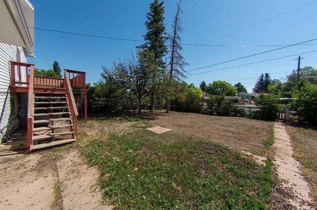 Building Photo - 6921 Manhattan Ln