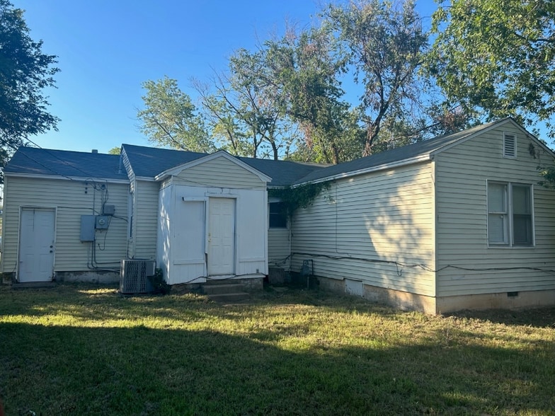 Building Photo - 5694 W 3rd St