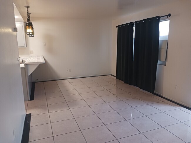 Building Photo - 1574 W Ramona Dr