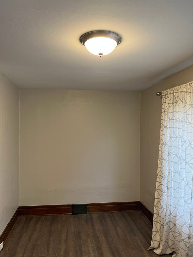 Building Photo - 101 Maple Ridge Ave