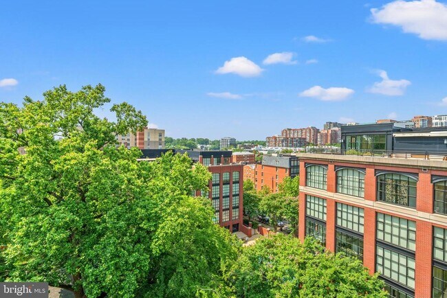 Building Photo - 1600 Clarendon Blvd