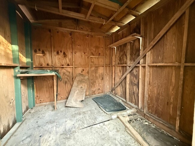 Building Photo - Minnie