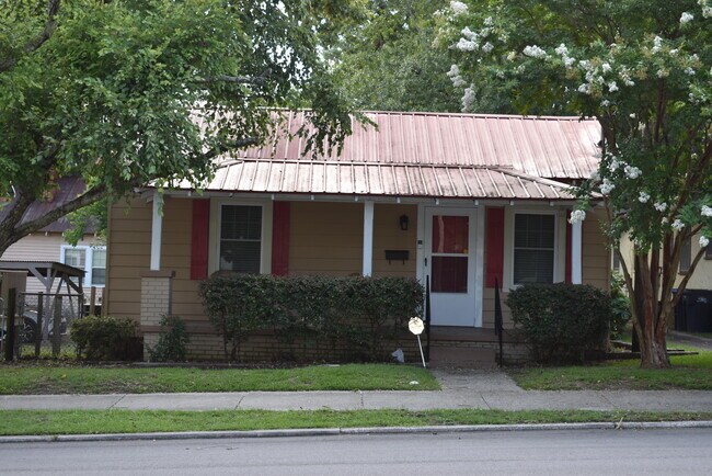 Building Photo - 324 Milledge Rd