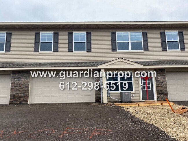 Building Photo - Luxury Townhouse Available June 1st, High End Finishings, Quartz Counters, Large Loft, Huge Prima...