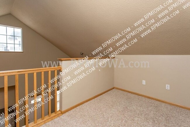 Building Photo - WAUKEE SCHOOLS!! 3 Bedroom, 2.5 Bath Townh...