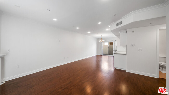 Building Photo - 1529 S Beverly Dr