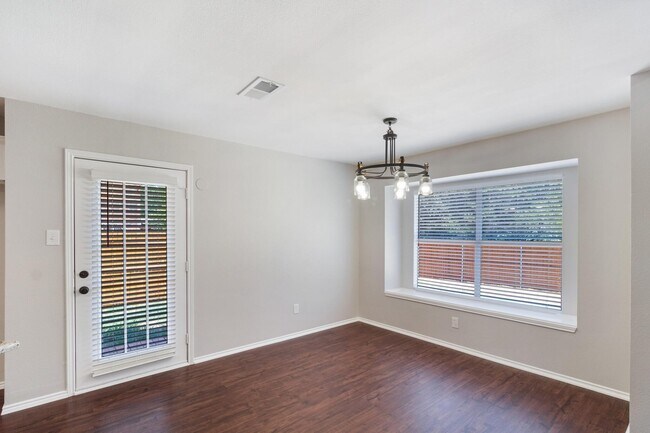 Building Photo - 4729 Woodhaven Ln