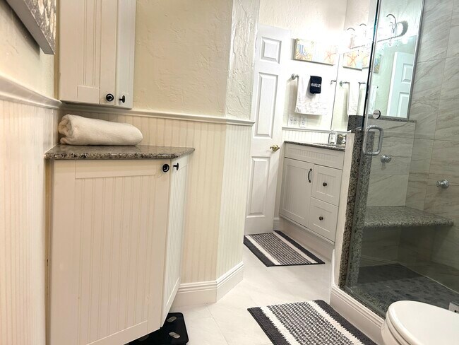 Building Photo - 409 35th St