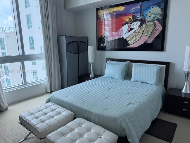 Building Photo - 300 S Biscayne Blvd