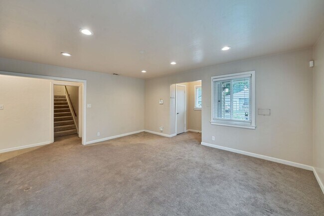 Building Photo - 5400-5402 Folsom Blvd
