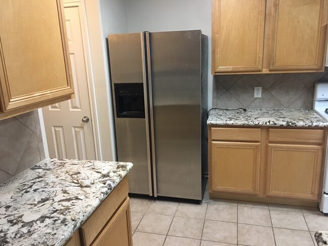 Building Photo - 2529 Artesia Dr