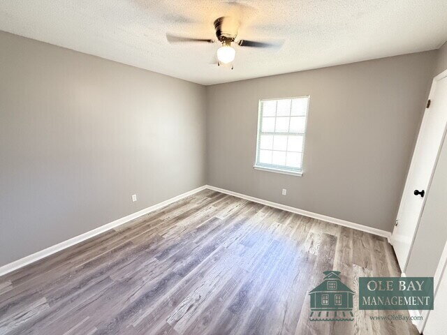 Building Photo - Granite counter tops, stainless steel appliances, luxury primary suite, and a large, fenced yard....