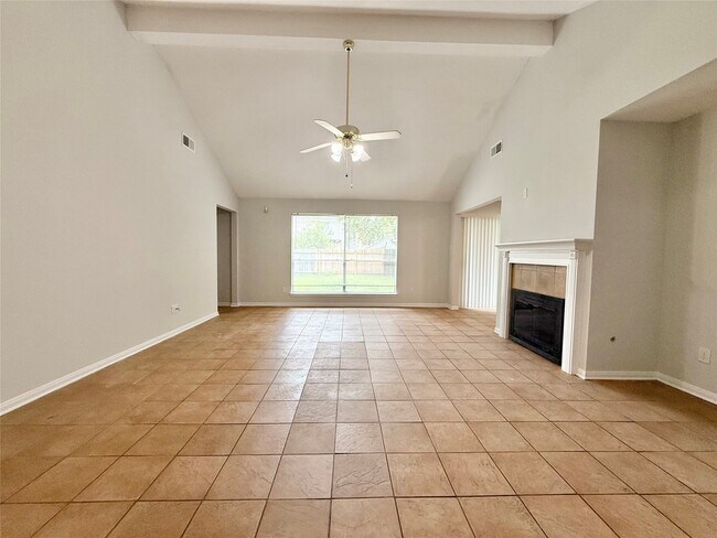 Building Photo - 1405 Manor Dr