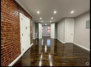 Building Photo - 3 bedroom in BRONX NY 10463