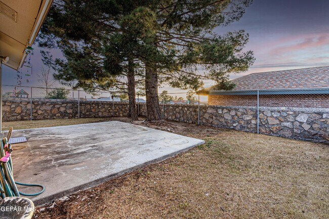 Building Photo - 801 Derrickson Dr