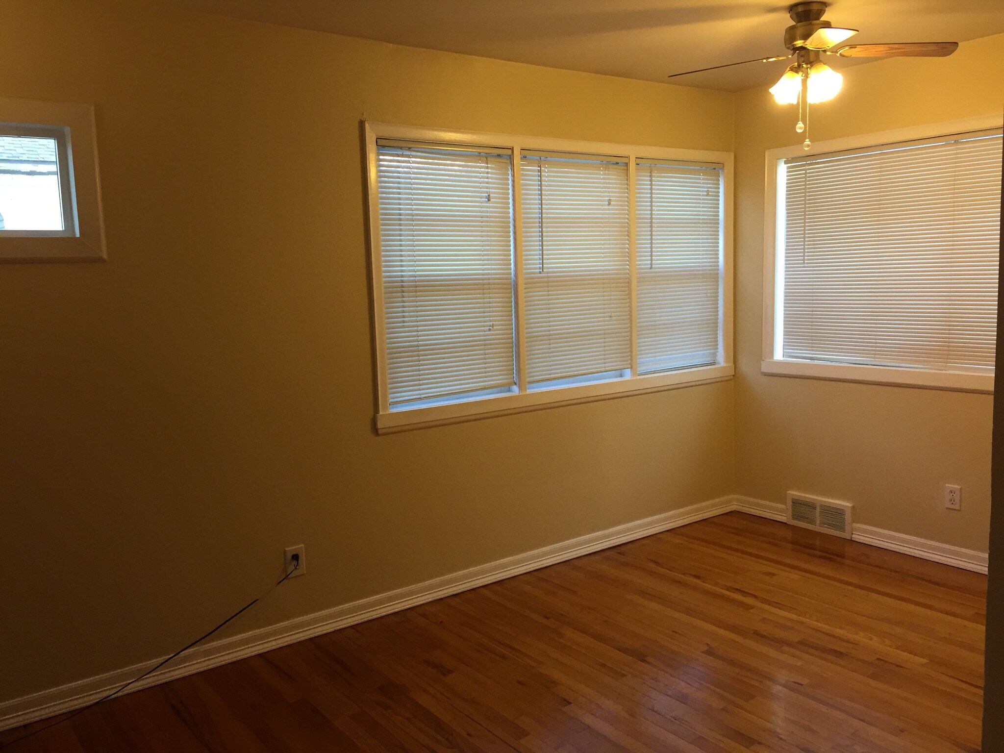 Building Photo - 3320 E 20th Ave