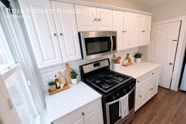 Building Photo - 89 Montana St