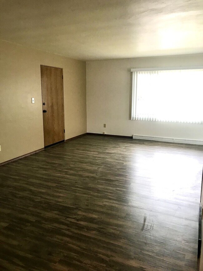 Building Photo - 742 Fairwood Dr