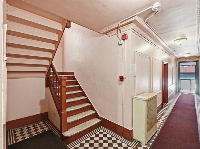 Building Photo - 141 Duncan Ave