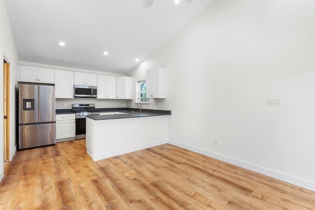 Building Photo - 807 Keasbey St