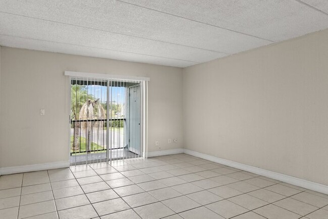 Building Photo - Condo For Rent in Somerset Park!