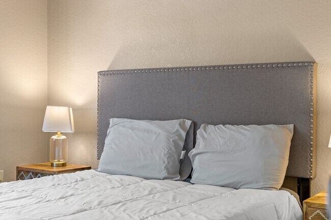 Building Photo - Furnished 3 Bedroom close to Downtown Tucson Pima West and U of A