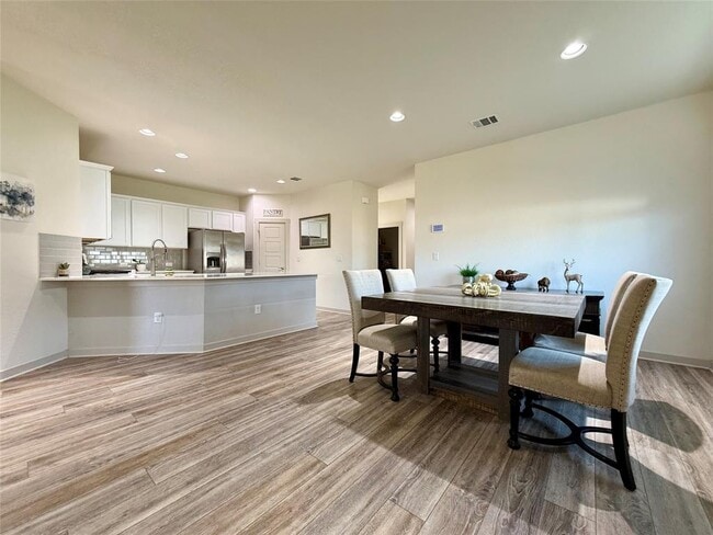Building Photo - 160 Filifera Ct
