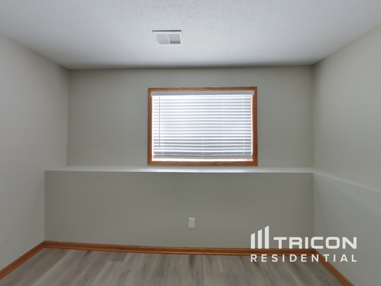 Building Photo - 9996 Park Pl Dr