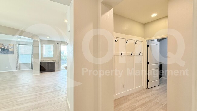 Building Photo - 3945 E Mesquite St