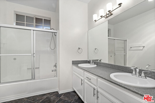 Building Photo - 1225 Armacost Ave