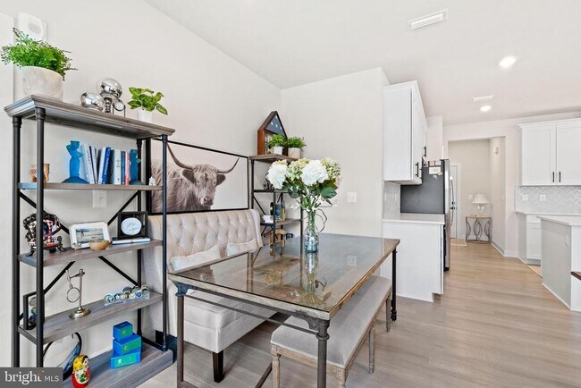 Building Photo - 12850 Mosaic Pk Wy