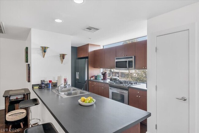 Building Photo - 2014 Pin Oak Ave