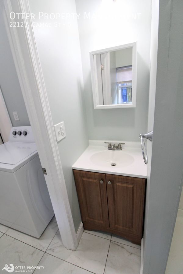 Building Photo - Room for Rent- Clean, Private Room for Ren...