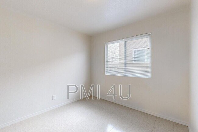 Building Photo - 227 Tennessee St NE