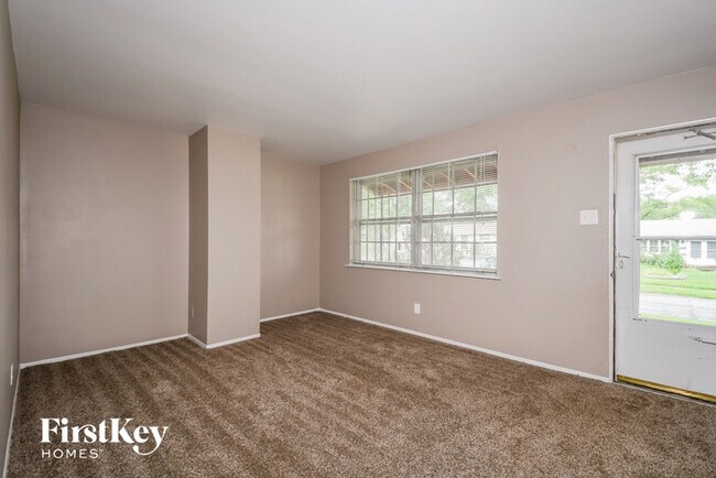 Building Photo - 2725 Benne Dr