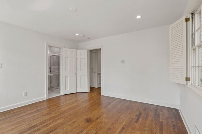 Building Photo - 4925 Weaver Terrace NW