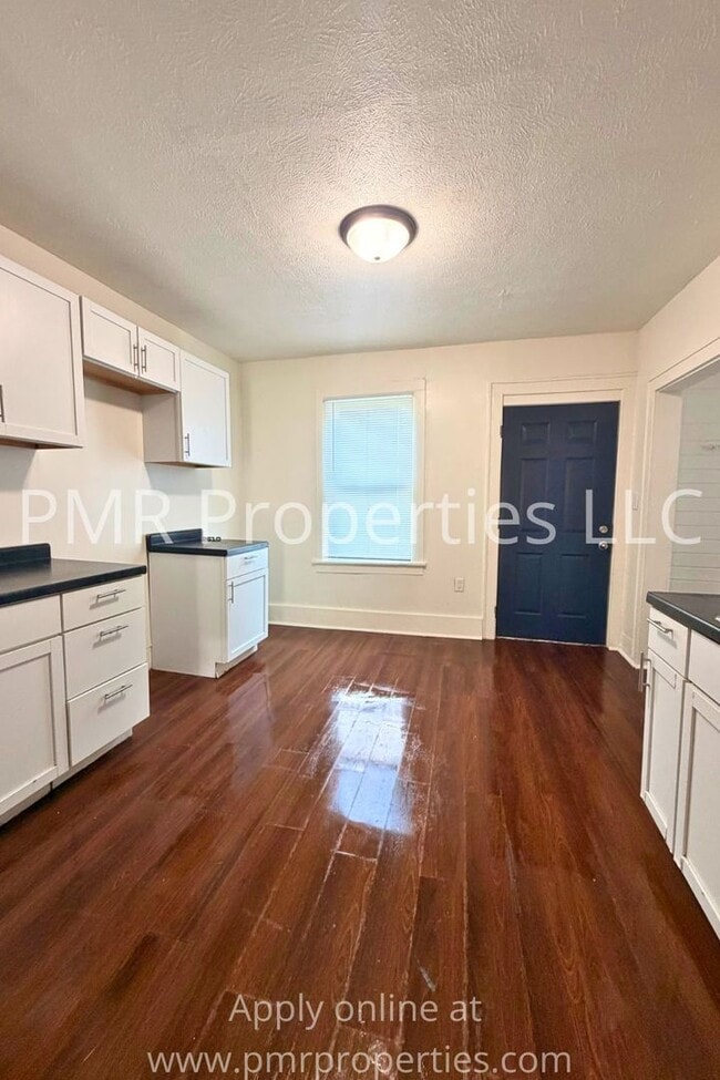 Building Photo - 2 Bedrooms/1 Bathroom House