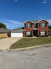 Building Photo - 1908 Red Bud Ct