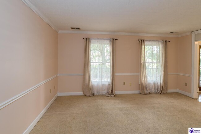 Building Photo - 192 Skyline Dr