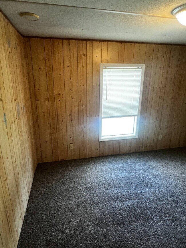 Building Photo - 1027 Aaron Ln