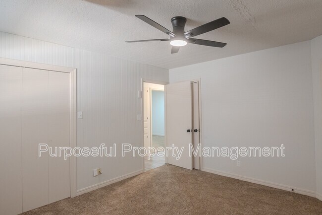 Building Photo - 2412 Laneway Dr