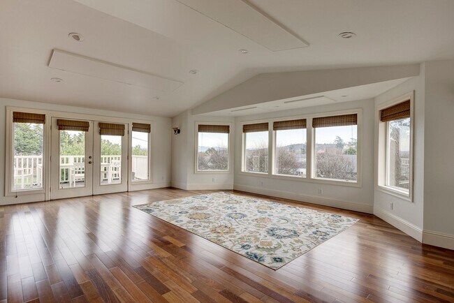 Building Photo - Charming Upper-Level Home with Water View – Walk to Downtown Coupeville