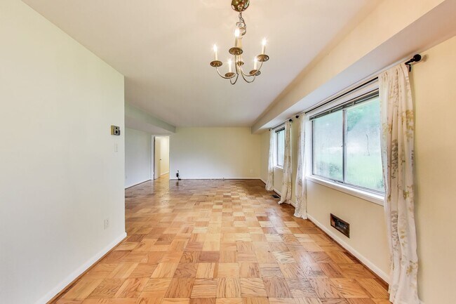 Building Photo - Spacious 2 + 2 Parkside Condo with All Uti...