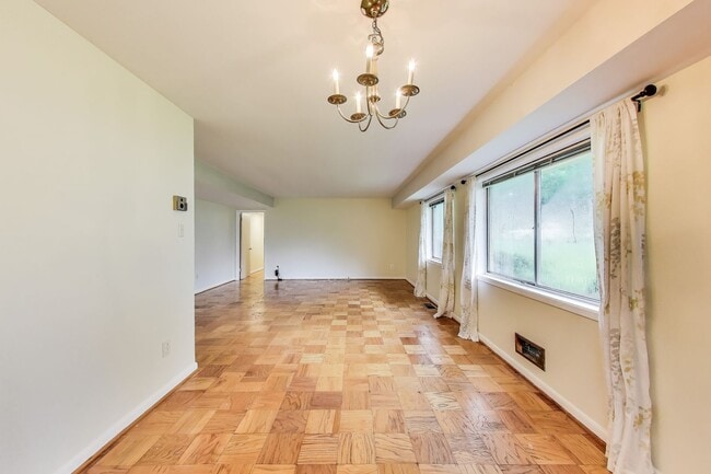 Building Photo - Spacious Parkside Condo with All Utilities...