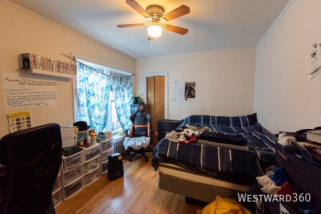 Building Photo - 1618 W Farwell Ave